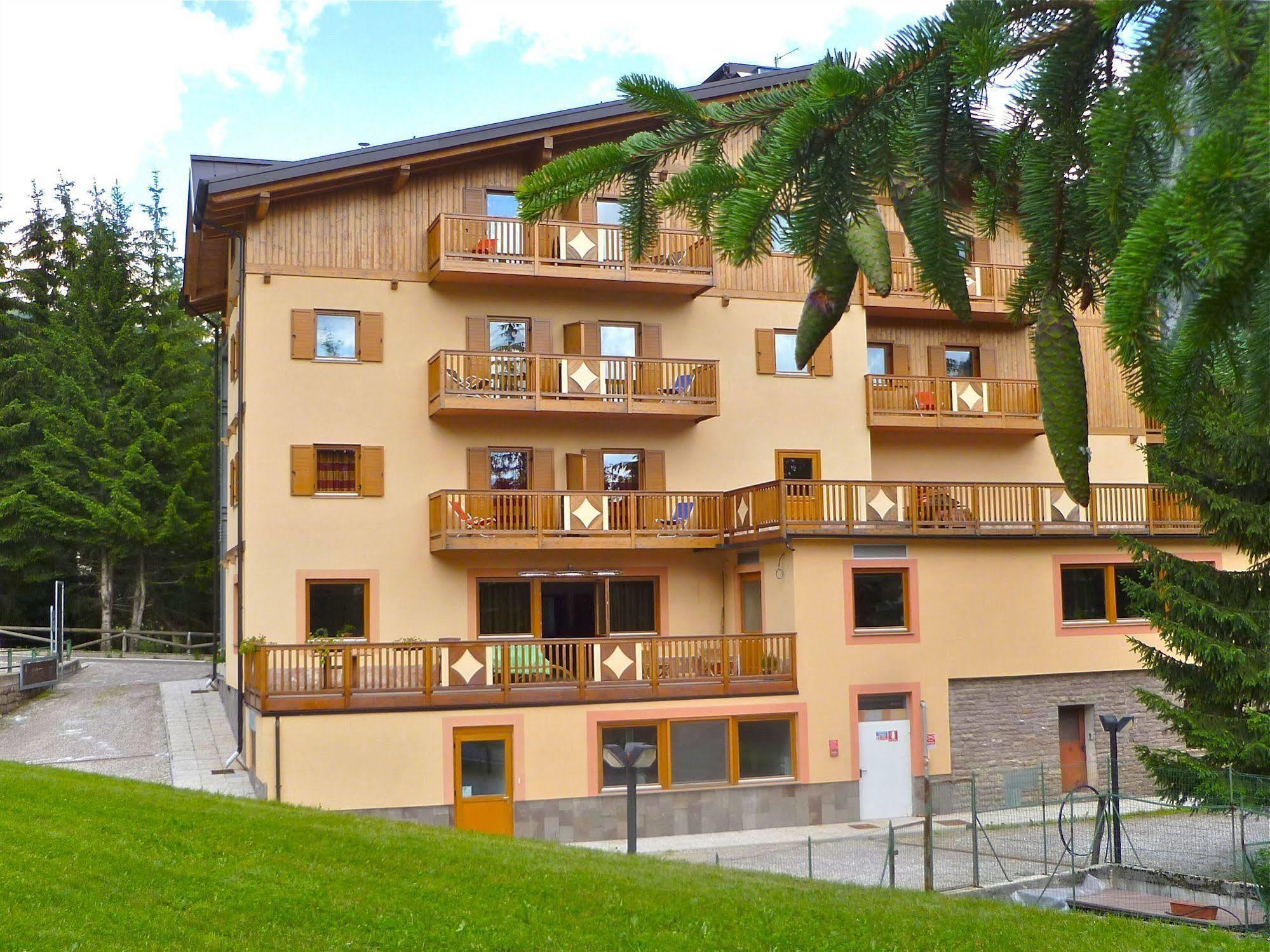 Relais San Giusto Hotell Campitello di Fassa Exteriör bild