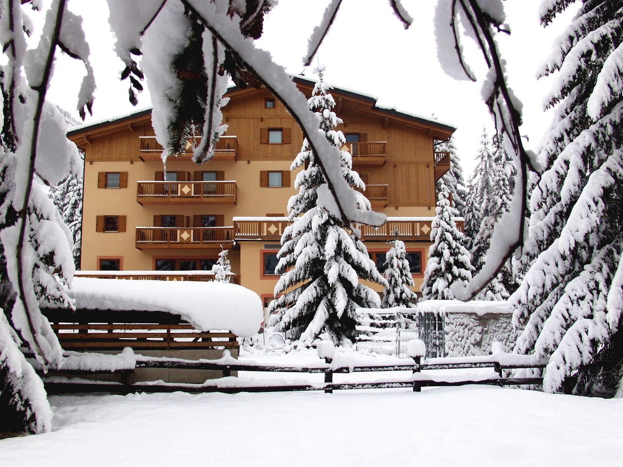 Relais San Giusto Hotell Campitello di Fassa Exteriör bild